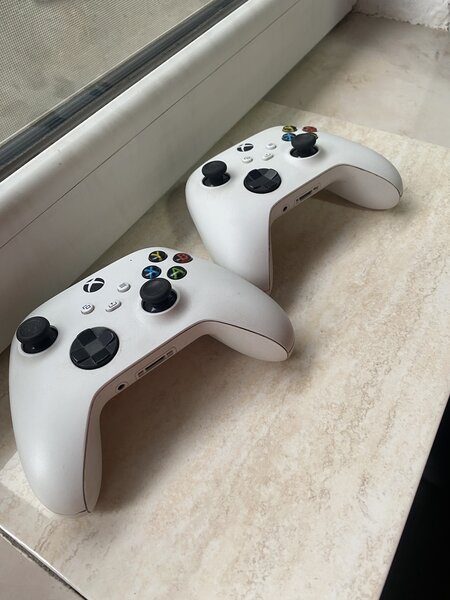 Xbox Series S + 2 controllere, stare foarte buna+jocuri pe el