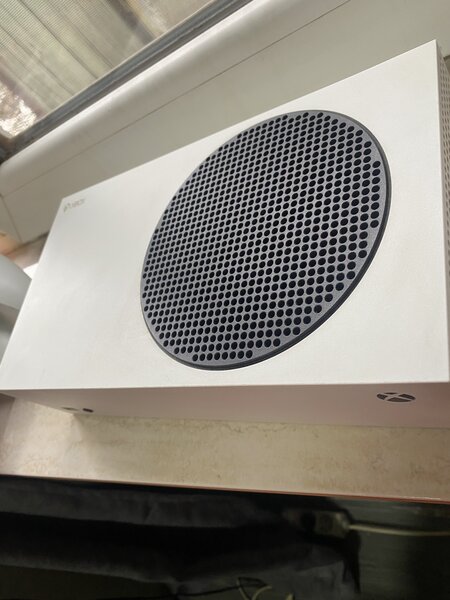 Xbox Series S + 2 controllere, stare foarte buna+jocuri pe el