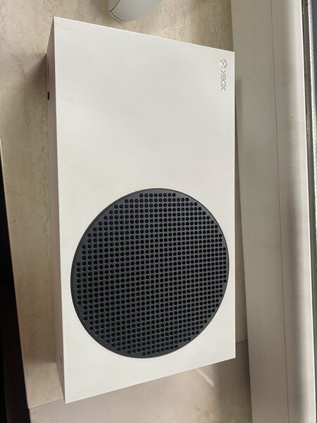 Xbox Series S + 2 controllere, stare foarte buna+jocuri pe el